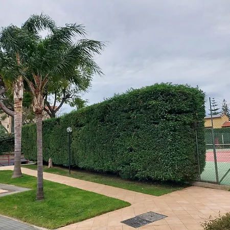 A Free Parking- Wifi- Free Pool Apartment